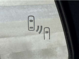 車線変更時の後方確認をアシストしてくれるブラインドスポットモニター!ドアミラーの死角を検知してくれるから車線変更もスムーズです。