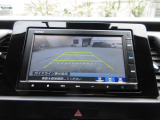 バックカメラの画像です。ガイドラインがスムースな車庫入れをサポートいたします。車庫入れの安心感がアップしますね。