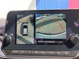 アラウンドビューモニターが装備されてるから、駐車場での車庫入れや、狭い道での走行もカメラで確認が出来るので安心。