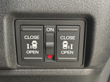 スマートキーや運転席のスイッチ操作のほか、ドアハンドルを少し引くだけで自動開閉します。狭い場所でのドアの開閉に困らないだけでなく強風時やお子様がドアを開けて隣の車にぶつけてしまうことも防いでくれます。