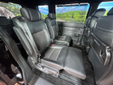 後部座席も気になるようなキズ・汚れやへたり等、大きなダメージはなく、良好な状態です。