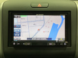ワイド画面のナビゲーションはフルセグTV対応のメモリーナビ(社外品)を搭載しています。Bluetoothオーディオ機能がありますので、スマートフォンなどの音楽も再生できます。