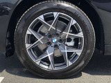 BMW純正19インチホイール。洗練されたデザインで、足元の個性を引き立てます。