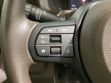 ステアリングにオーディオ操作スイッチが付いています。オーディオ画面に直接タッチしなくても操作が出来ますので、運転に集中できます。