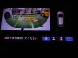 バックカメラの画像です。ガイドラインがスムースな車庫入れをサポートいたします。車庫入れの安心感がアップしますね。