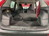 リアシートを倒すと、ラゲッジスペースを広くお使いいただけます!