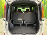 普段のお買い物や通勤、送迎等に十分な荷室スペースを確保しております。セカンドシートを倒すと、大きな荷物の積載も可能です♪