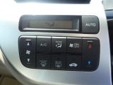 フルオートエアコンが装備されており、一年中快適にお乗りいただけます。