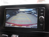 バックをするとき自動でリアの様子が映る『リアカメラ』付き!画面で確認しながらバックができますから安心ですね。でも、目視も大切ですよ!安全第一でお願いします!