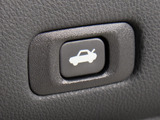 ボタン一つでトランクオープンが可能!車内から操作できる為、非常に便利な装備の一つとなります!