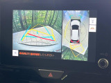 【パノラミックビューモニター】専用のカメラにより、上から見下ろしたような視点で360度クルマの周囲を確認することができます☆死角部分も確認しやすく、狭い場所での切り返しや駐車もスムーズに行えます。