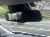 ルームミラーにアラウンドビューモニターが映るので安心です