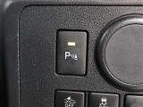 障害物に接近すると距離に応じてメーター内表示とブザー音で知らせるコーナーセンサー(フロント2個・リア2個)が装備されています。