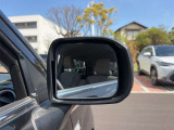毎日使うドアミラーの状態確認に。鏡面のキズやカバーの擦れ、格納部の具合、装備有無も◎。