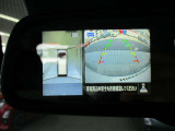 アラウンドビューモニターが駐車をアシスト☆4つの高解像度カメラで車の周囲を撮影。ミニバン、SUVなどの死角の駐停車も驚く程楽です!バックカメラは、車庫入れの時は勿論、後方の安全確認もできて安心です♪