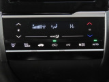オートエアコンなので、スイッチひとつでオールシーズン快適に過ごすことができます。