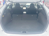 普段のお買い物や通勤、送迎等に十分な荷室スペースを確保しております。セカンドシートを倒すと、大きな荷物の積載も可能です♪