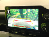 【バックカメラ】駐車時に後方がリアルタイム映像で確認できます。大型商業施設や立体駐車場での駐車時や、夜間のバック時に大活躍!運転スキルに関わらず、今や必須となった装備のひとつです!