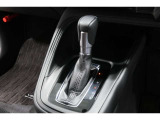 扱いやすい位置に配置されたフロアオートマチックです☆CVTを採用で滑らかでスムーズな走りが楽しめますよ♪