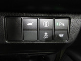 パーキングセンサーを装備しています。全車、弊社専門スタッフによる内外装クリーニングを実施しております。綺麗な状態でご納車いたします。