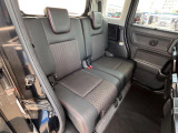 後部座席も気になるようなキズ・汚れやへたり等、大きなダメージはなく、良好な状態です。
