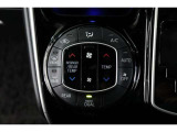 運転席と助手席、それぞれ温度調節ができ、オールシーズン快適なオートエアコンとなっております!