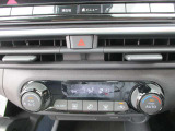 快適オートエアコン付♪設定温度をキープし車内を快適な温度に保ちます♪