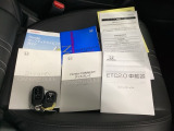 メンテナンスノート【点検整備記録簿・保証書】、取説も揃ってます。スマートキーはバッグなどにしまったままボタン操作でエンジンの始動・停止ができて大変便利です。