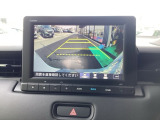 【リアカメラ】運転が苦手な方も車庫入れラクラクです!ギアをリバースに入れれば自動的にモニターが切り換わりますので、面倒な操作は不要です。狭い駐車場もお車を傷つけず安心です!