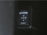 USB接続により外部オーディオと連携する事ができ車内で音楽を楽しむ事が出来ます。