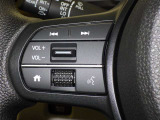 ステアリングスイッチ装備!運転しながら手元でオーディオの操作などができます。