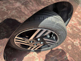 155/65R14タイヤと専用アルミホイール付き!冬タイヤは別途ご用意が必要です。ぜひご相談ください(^^♪