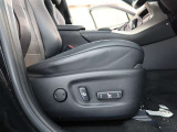 パワーシート搭載。微妙な調整が手軽にでき、ピッタリなポジションで運転することが可能です。