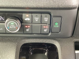 運転席/助手席シートヒーターで寒い日もすぐに温かくなり快適に過ごせます。2段階の温度調整が可能です