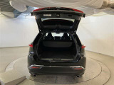 こちらはバックドアを上げた状態です。シートを倒せば荷室のスペースが広くなります!用途に合わせて快適な室内空間を!