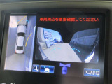 パノラミックビューモニター付きです。車両を上から見たような映像をディスプレイオーディオ画面に表示。運転席からの目視だけでは見にくい、車両周辺の状況をリアルタイムでしっかり確認できます。