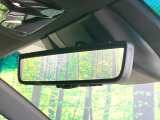 【デジタルインナーミラー】後席の大きな荷物や同乗者で後方が確認しづらい時でも安心!カメラが撮影した車両後方の映像をルームミラー内に表示。クリアな視界で状況の確認が可能です!