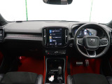 XC40スポーツグレードのRデザインが入庫いたしました!先進の安全機能はもちろんツートンカラーが特徴です!是非ご検討のほどよろしくお願い申し上げます。