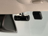 いくら安全運転をしていても、事故に巻き込まれることもあります。万が一の時に証拠として使えるフロント+車室内ドライブレコーダーがついてます♪