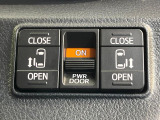 【両側パワースライドドア】スマートキーや運転席のスイッチで後席両側スライドドアの開閉が可能♪電動だから力を入れてドアを開ける必要が無く、小さなお子様でも簡単に開け閉めでき快適です♪
