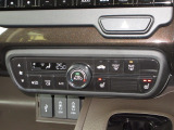 エアコンはオートエアコンでお好みの温度調整が出来、オールシーズン快適にドライブできます!さらに、運転席&助手席シートヒーターが付いてます。2段階に温度設定が可能です。