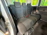 後部座席も気になるようなキズ・汚れやへたり等、大きなダメージはなく、良好な状態です。
