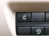 助手席側電動スライドドア装備です。運転席からボタン操作で開閉できます