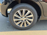 【純正15インチホイール】純正設計ならではの美しいデザインと精密な仕上げで、車両全体のスタイリングを引き立てます。