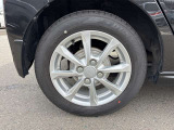 【純正ホイール】純正設計ならではの美しいデザインと精密な仕上げで、車両全体のスタイリングを引き立てます。