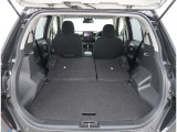 【トランクルーム】荷室の広さも十分です!シートアレンジでシートを畳めば長い荷物だって積めますね。シートアレンジの操作方法など、お気軽にご相談下さい。