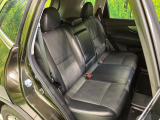 後部座席も気になるようなキズ・汚れやへたり等、大きなダメージはなく、良好な状態です。