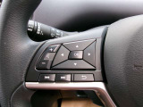 ハンドルにあるステアリングスイッチでオーディオの操作や音量調節が簡単に行えます!