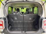 普段のお買い物や通勤、送迎等に十分な荷室スペースを確保しております。セカンドシートを倒すと、大きな荷物の積載も可能です♪