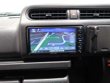 KENWOODナビゲーション(MDV‐D208BiW)を装備しており、CD、DVD、Bluetooth、の再生が可能です。